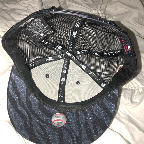 Twins Snap back - Picture 2 of 3